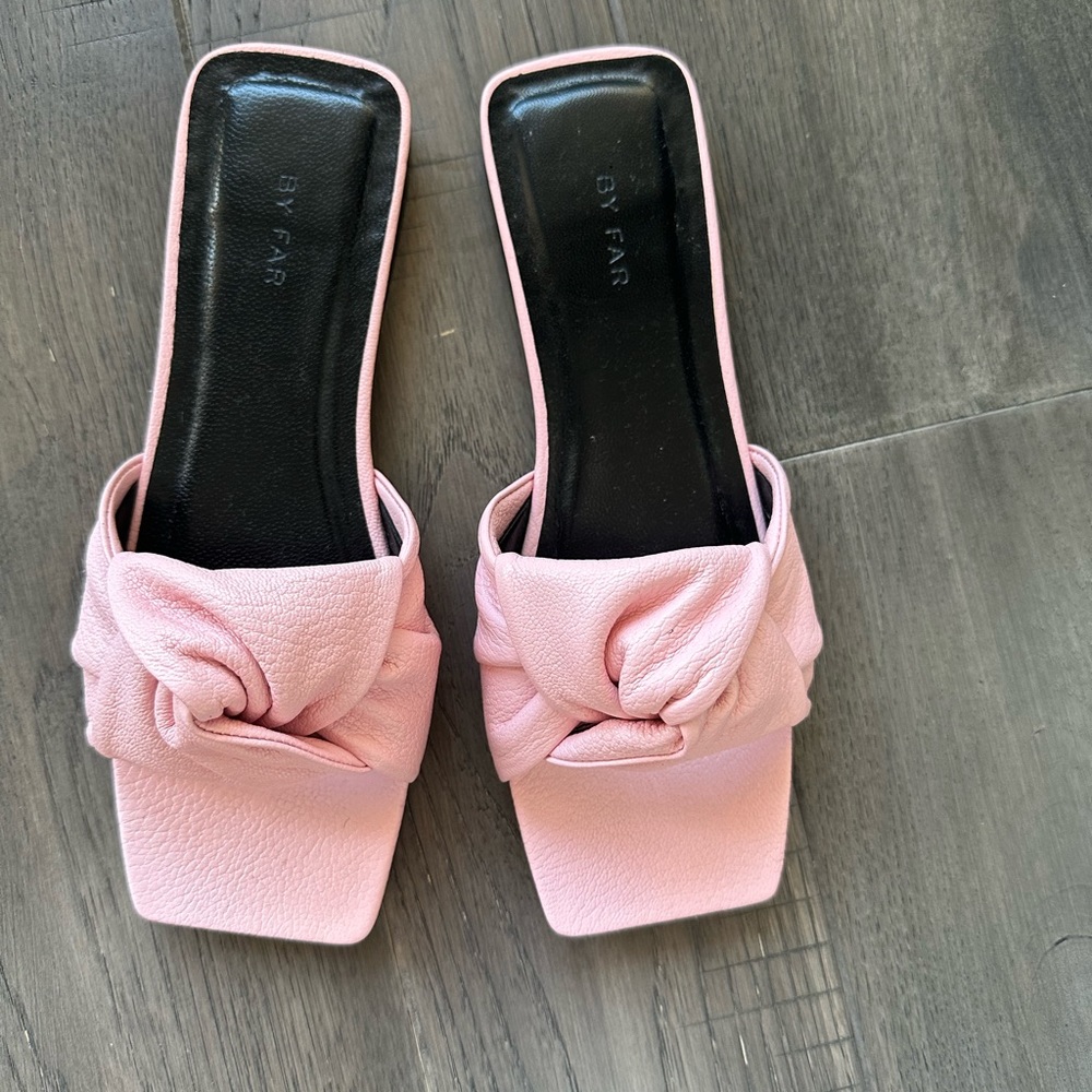 Lima Peony BY FAR flat sandals